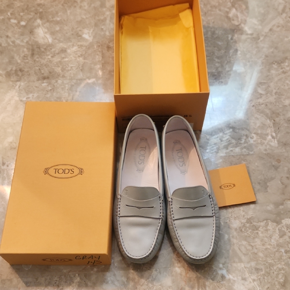 ☆SOLD☆   Tod's Gray Penny Loafers Leather Flats